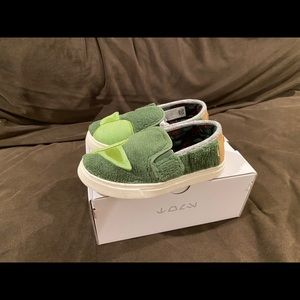 toms baby yoda shoes